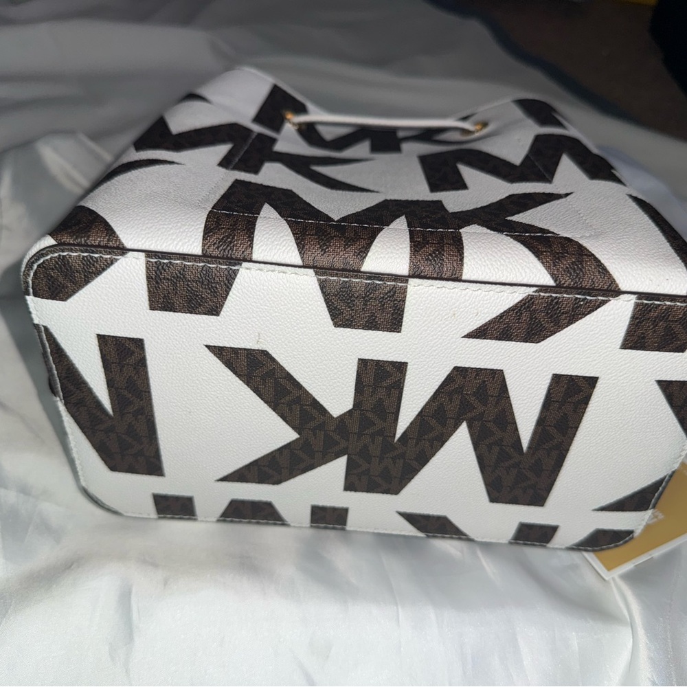 Michael Kors White and Brown Shoulder Bag - Picture 3 of 4